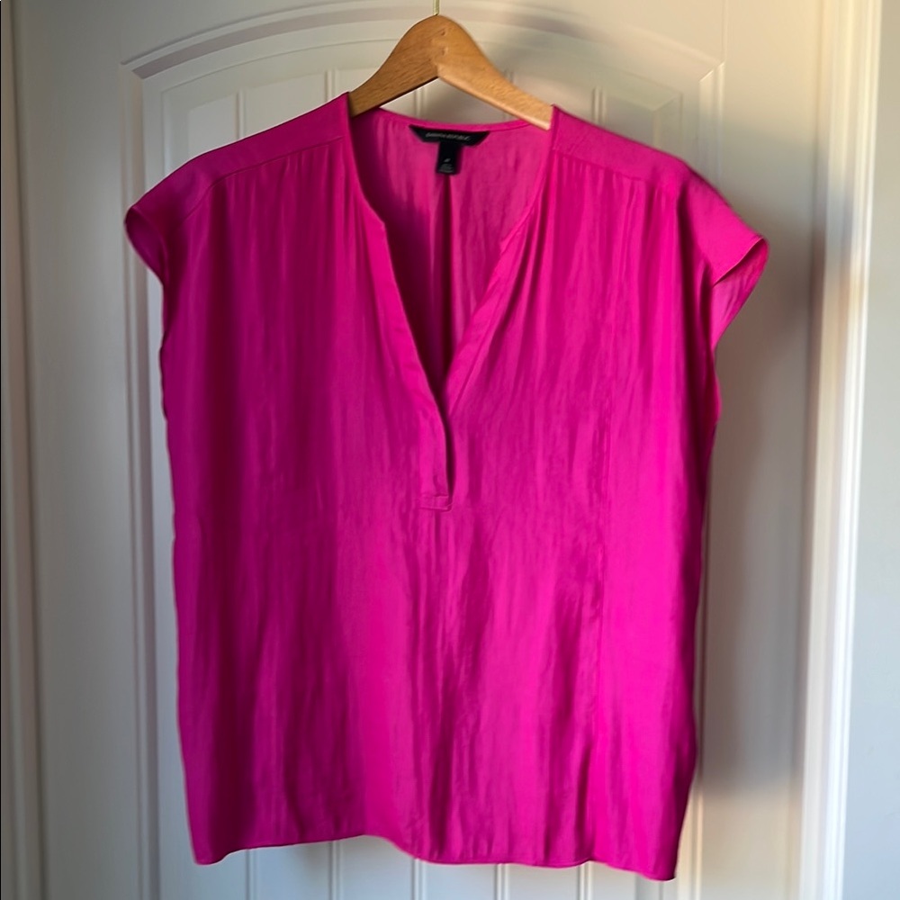 Banana Republic split neck sleeveless top